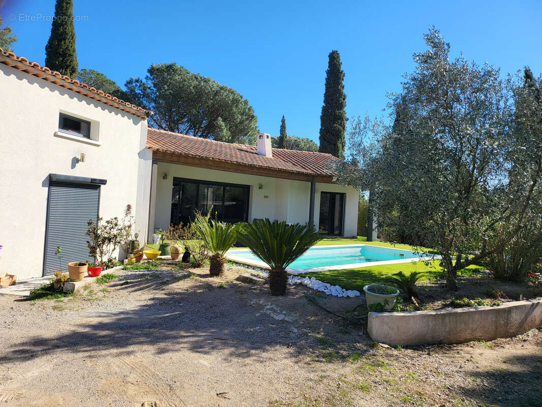 villa 4 pièces avec piscine et terrain constructible à 5 min à pieds du village du plan de la tour - photo 14