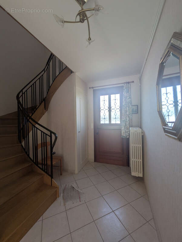À découvrir sans tarder ! Belle maison familiale avec piscine   Saintes Rive Gauche - photo 2