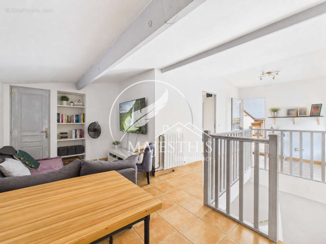 Magnifique duplex T4 de 90,62m2 à SOLLIES PONT avec terrasse Tropezienne. - photo 9