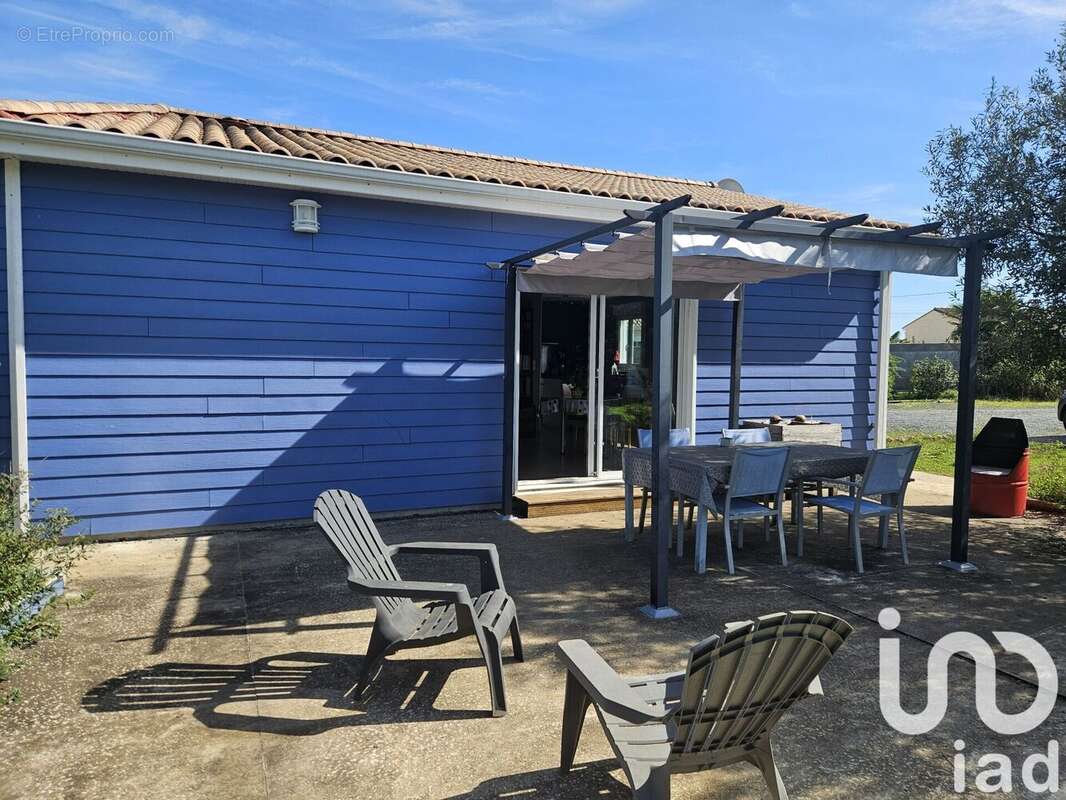 Photo 2 - Maison à ROULLET-SAINT-ESTEPHE