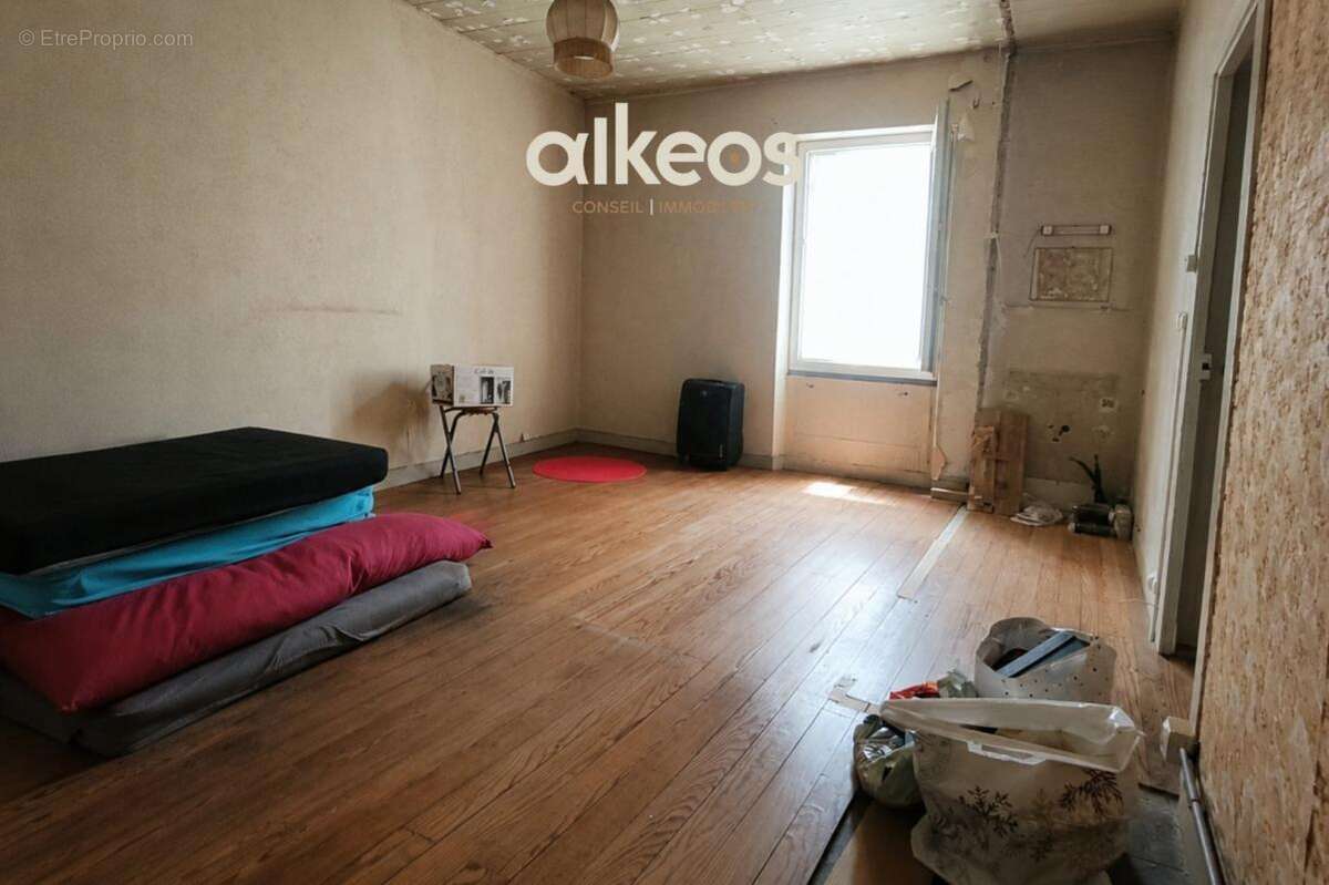 Maison 187 m² à Saint-Symphorien  - photo 12