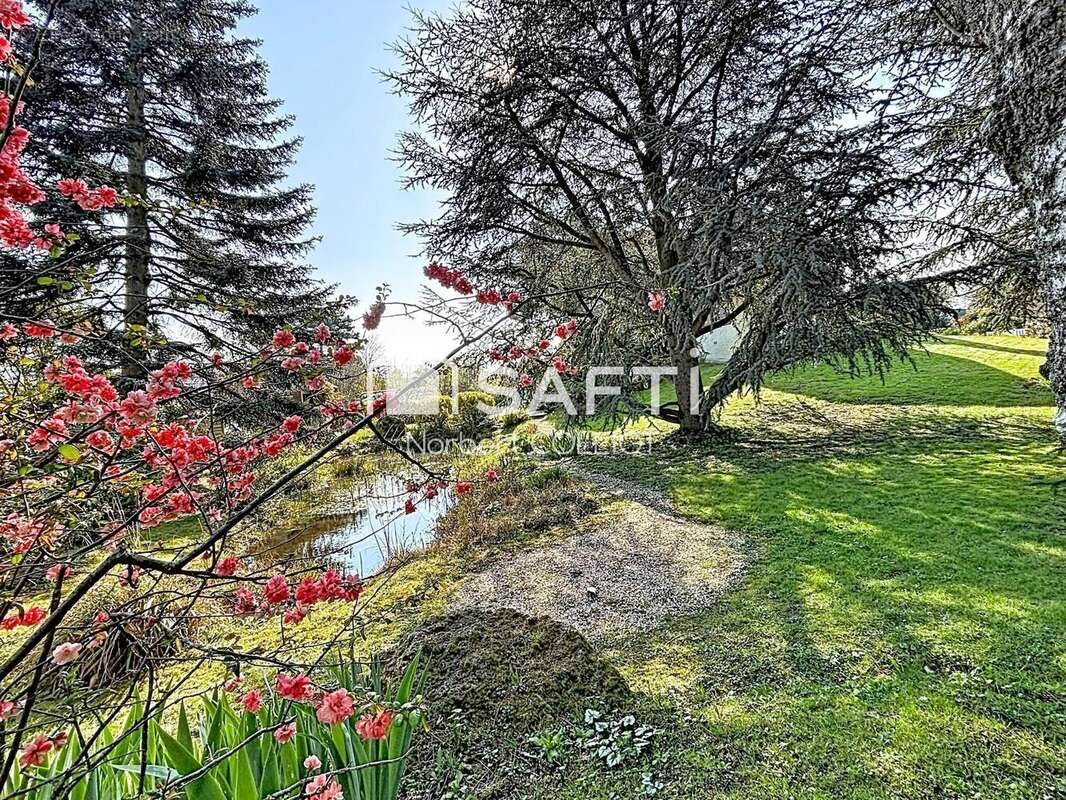 Photo 2 - Maison à LE MESNIL-SAINT-DENIS