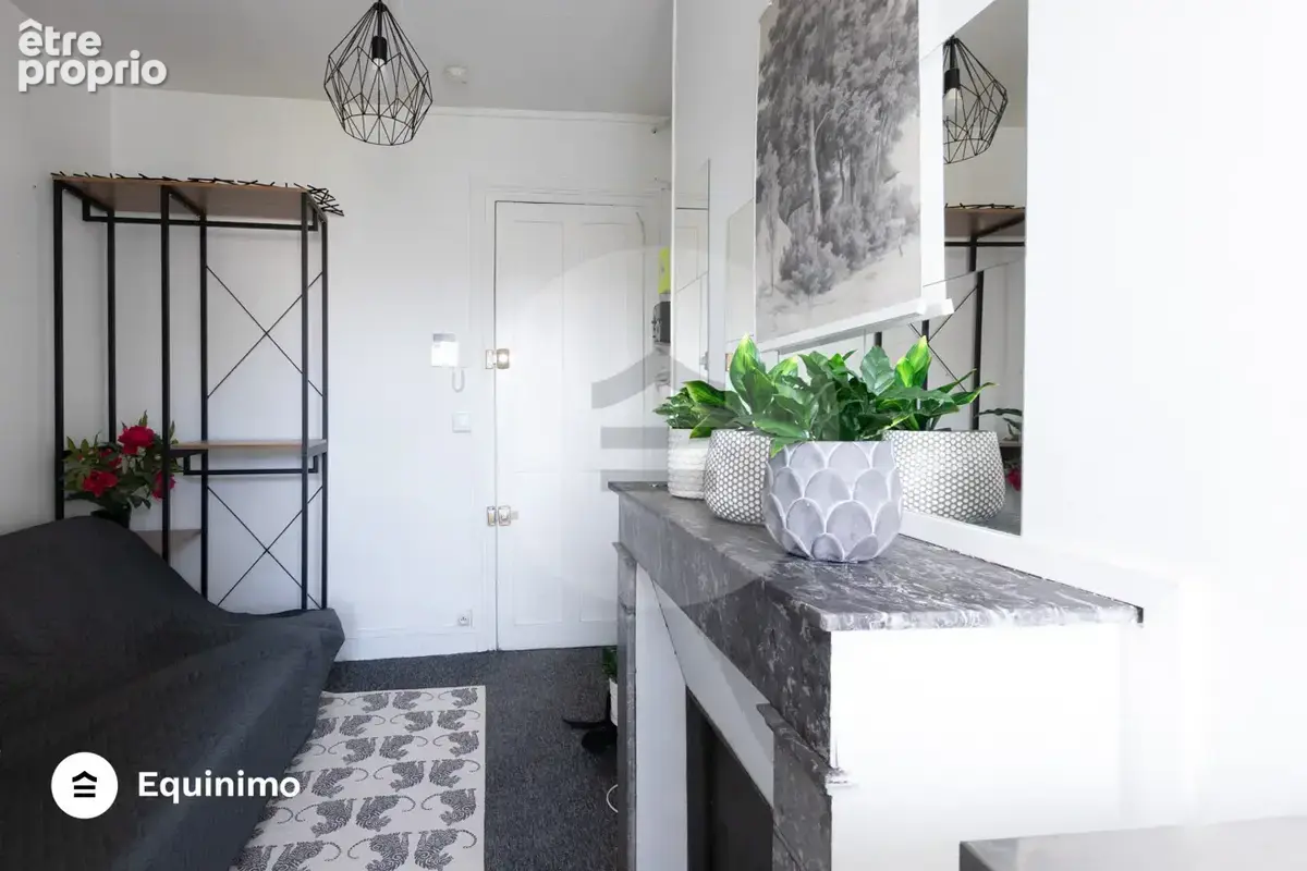 Studio de 10m2 au 6ème et dernier étage, avenue Marceau. - photo 6