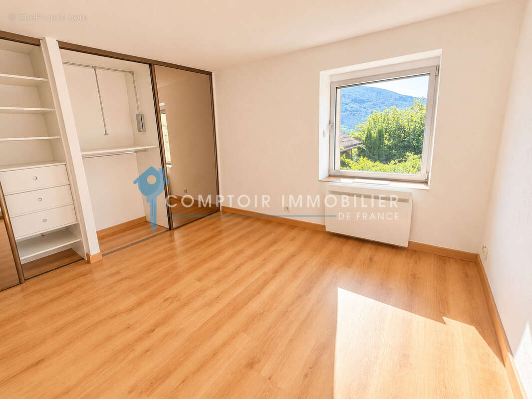 Meyras   Maison individuelle avec 3 800 m2 de terrain attenant, bois et vue dégagée - photo 9