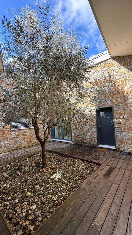 Maison à SAINT-GENIS-POUILLY