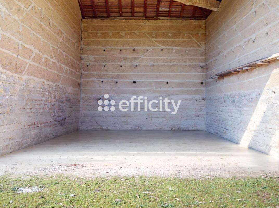 Maison à SAINT-DENIS-LES-BOURG