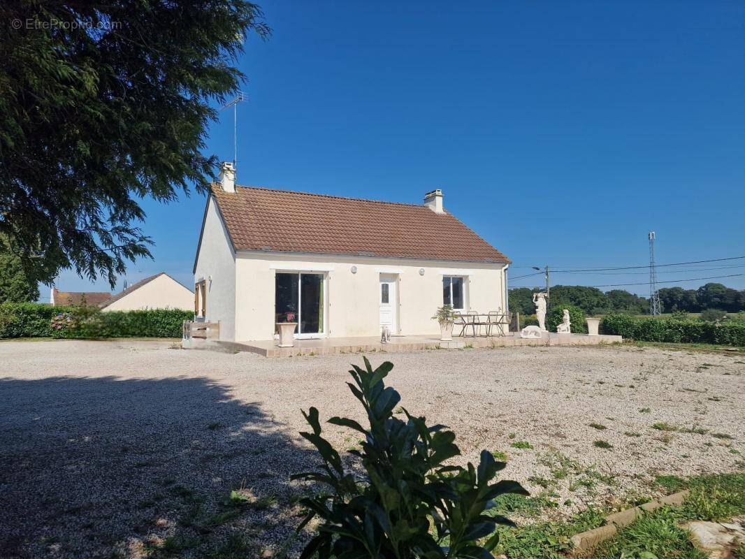 Maison à SAINT-MAURICE-EN-COTENTIN