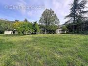 Commerce à SAINT-VALLIER-DE-THIEY