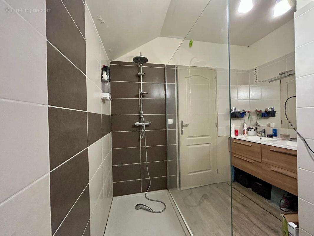Maison de 6 pièces de 188 m² à Courcelles-la-Forêt - photo 6