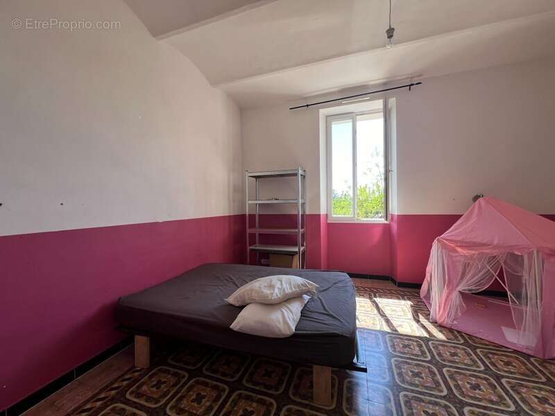 Maison à SAINT-JULIEN-LES-ROSIERS