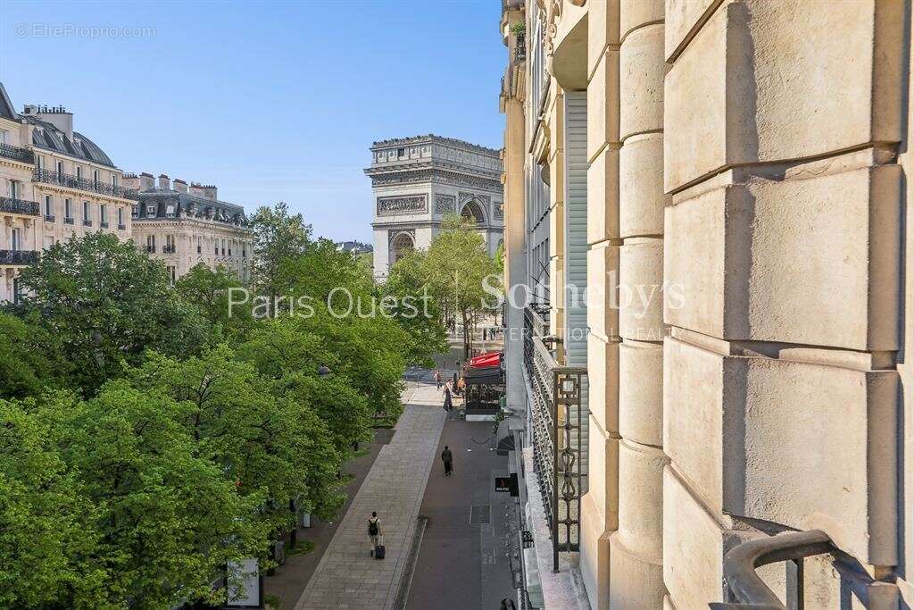 Appartement à PARIS-17E
