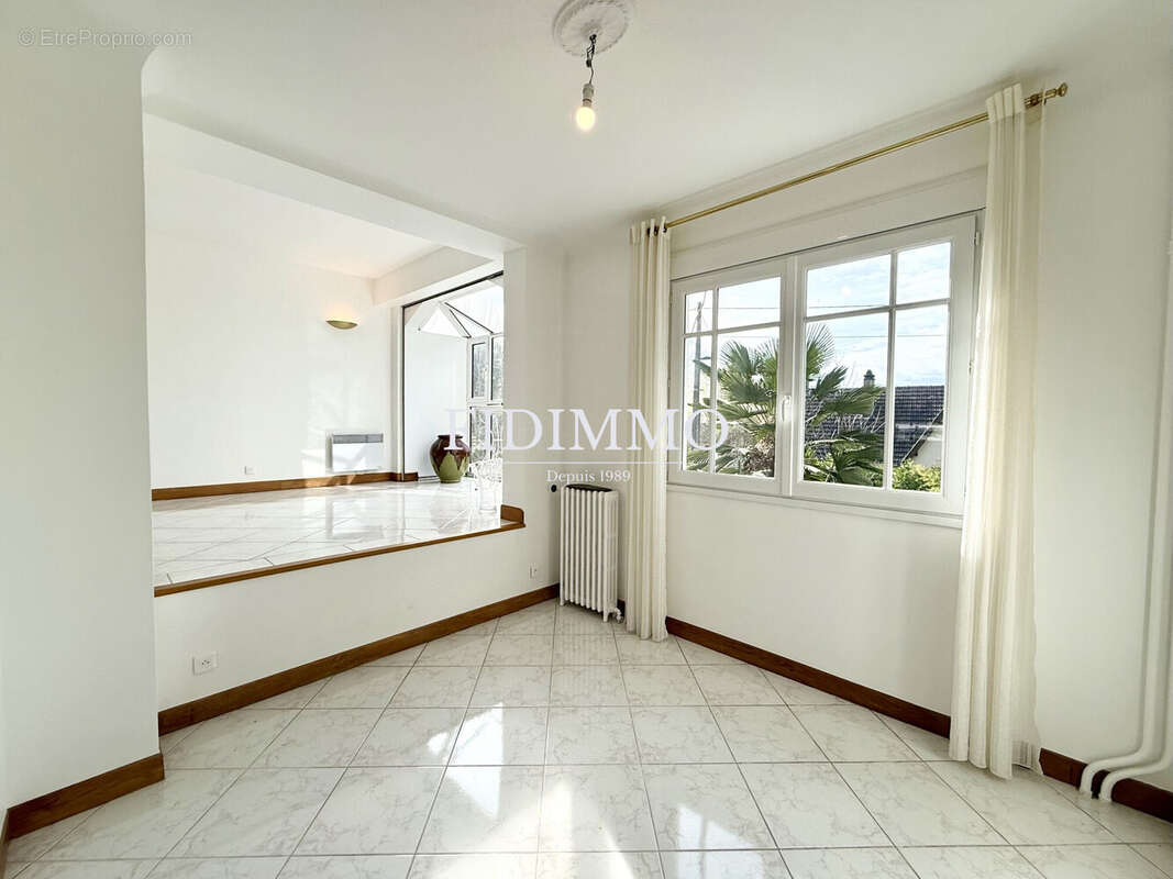 Maison à CHENNEVIERES-SUR-MARNE