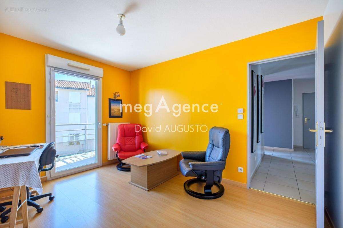 Appartement à GREZIEU-LA-VARENNE