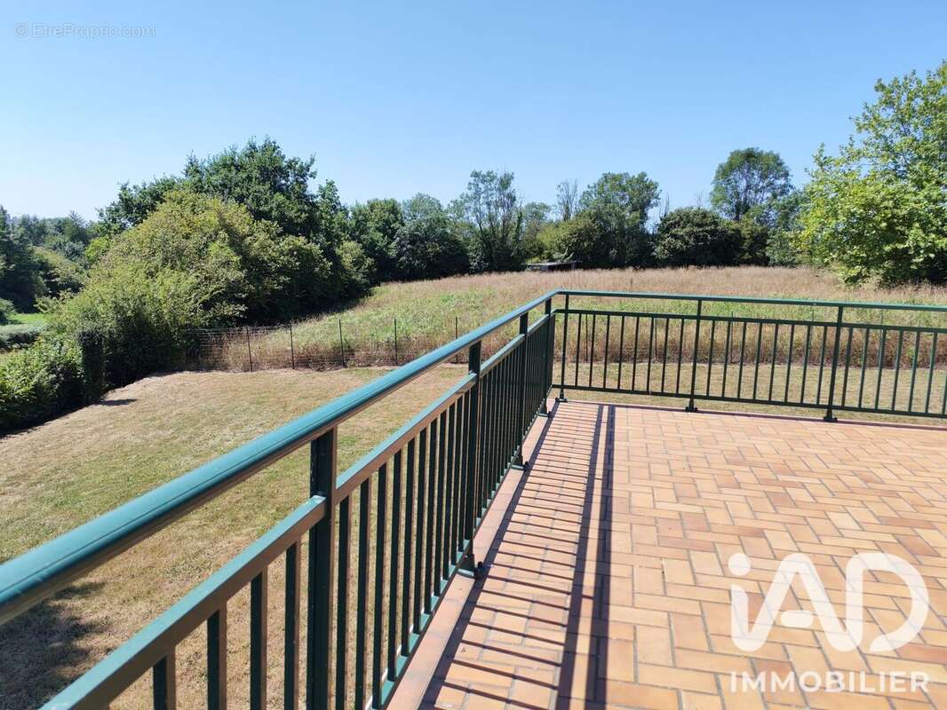 Maison 78 m² à Saint-Gilles  - photo 7
