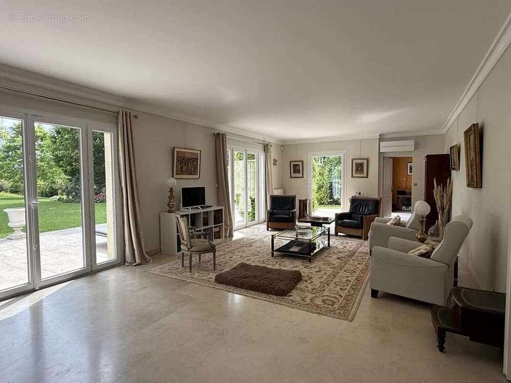 Maison à SAINT-CYR-SUR-LOIRE