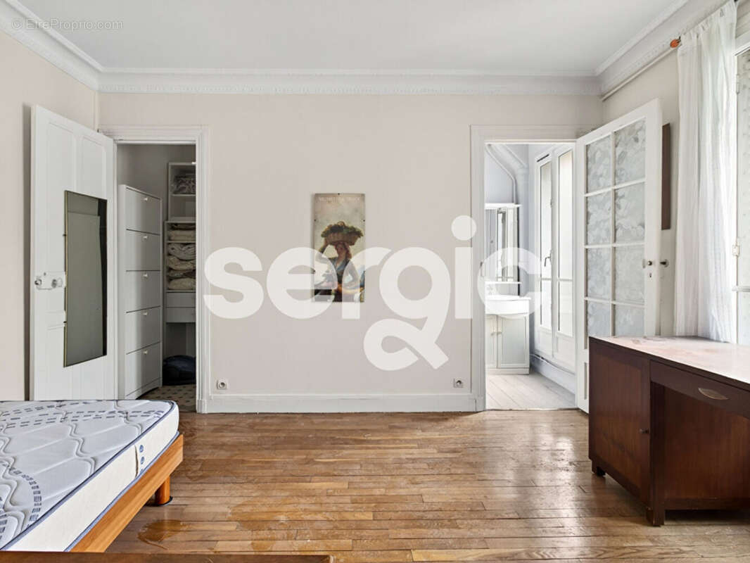 Appartement à PARIS-14E