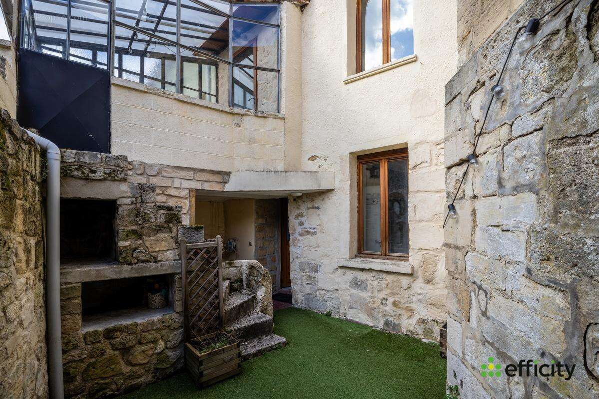 Maison à CIRES-LES-MELLO
