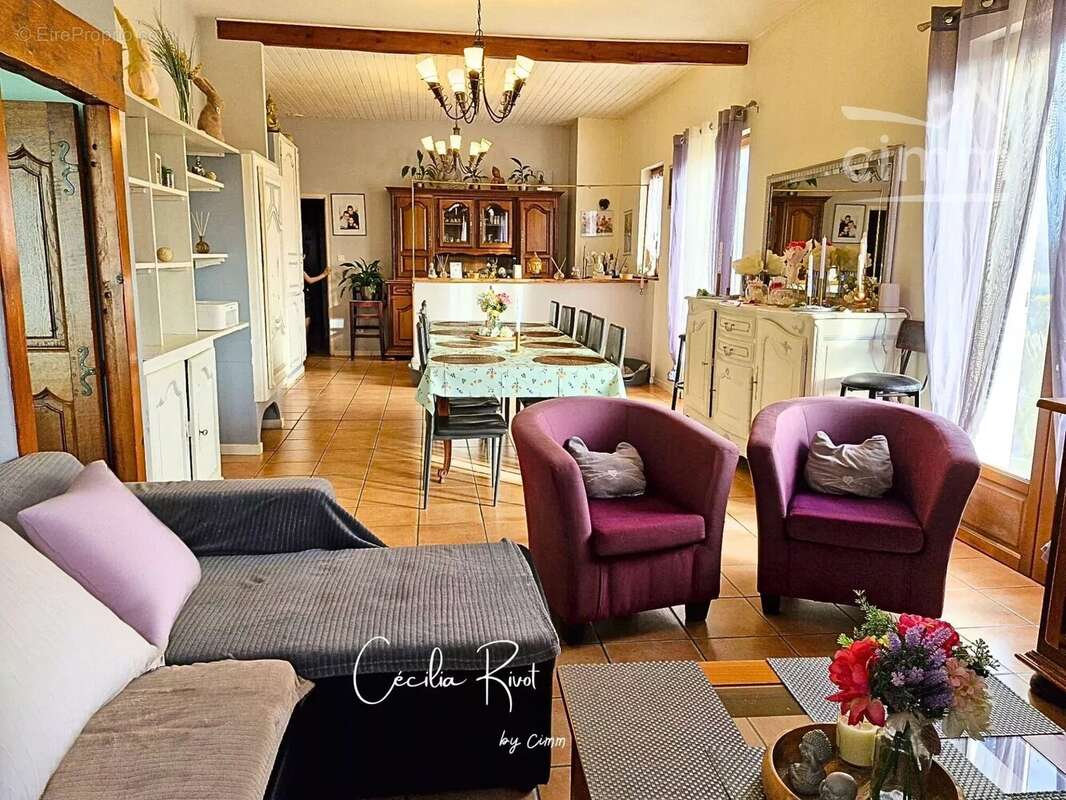 Maison à SAINT-CHRISTOLY-DE-BLAYE