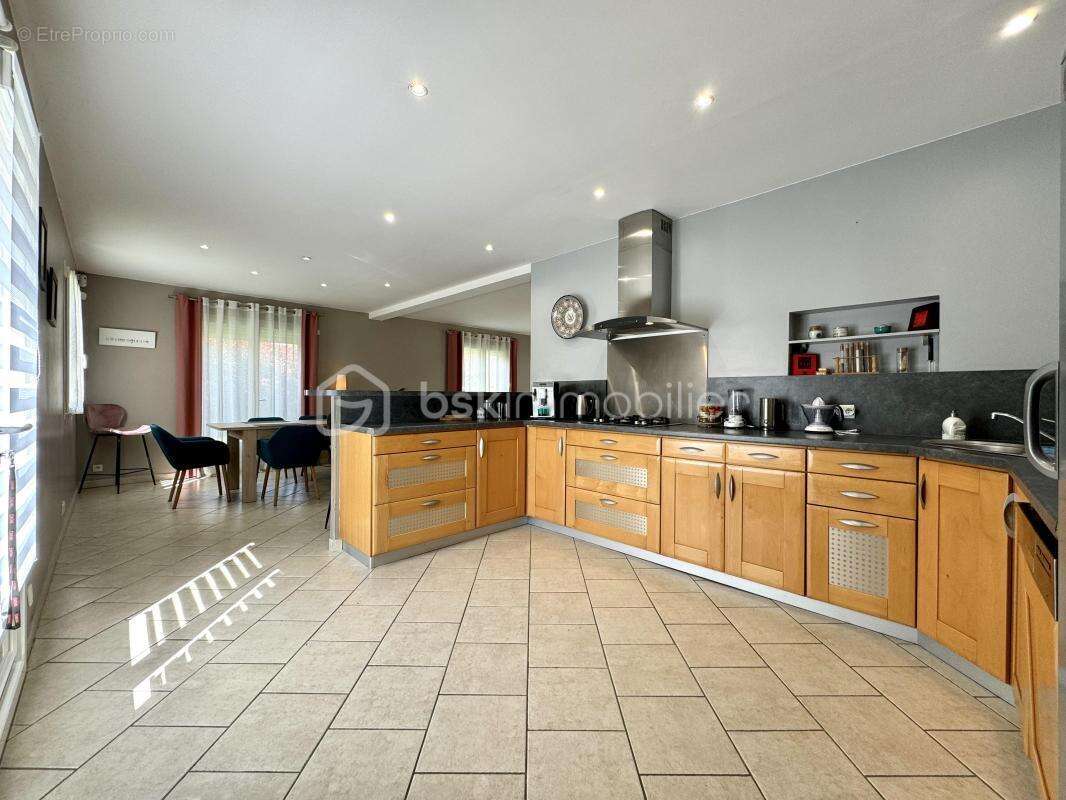 Maison à MONTCEAUX-LES-MEAUX