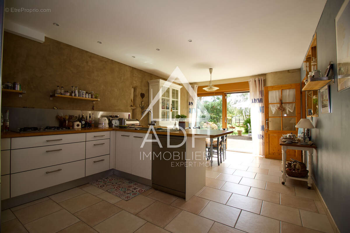 A VENDRE à MEZIERES SUR SEINE Maison 7 pièces / 5 chambres - 193m2 - photo 5