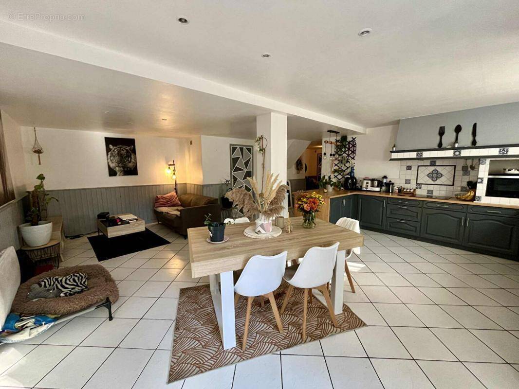 Maison à CHATEAU-L'EVEQUE