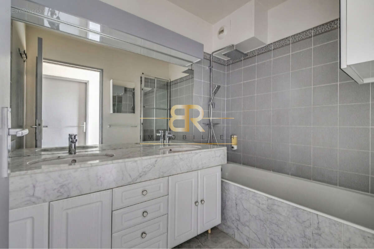 Appartement à CHARENTON-LE-PONT