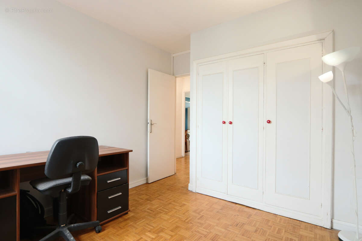 Appartement à LES PAVILLONS-SOUS-BOIS