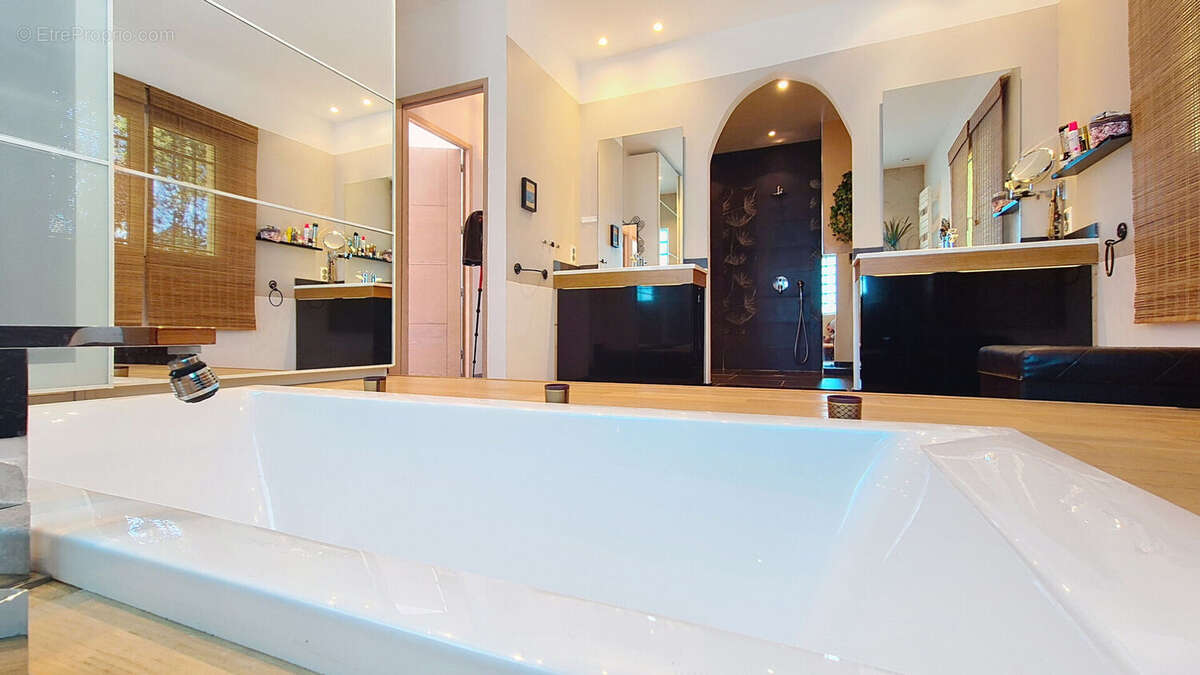 Villa contemporaine familiale de 220 m² en fond d'impasse, au calme et sans vis-à-vis - photo 12