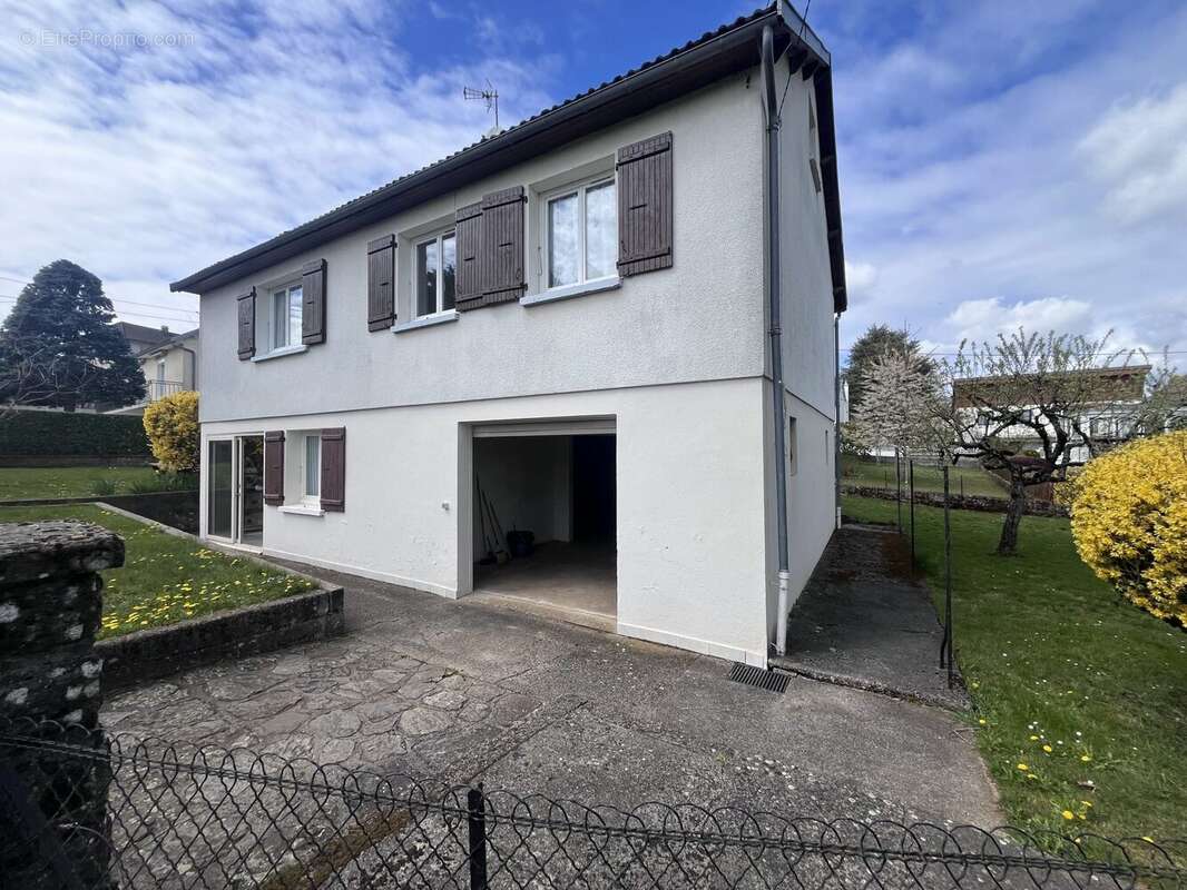 Maison à MAURIAC