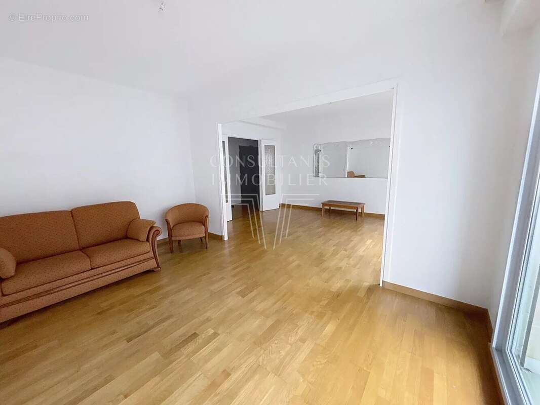 Appartement à NEUILLY-SUR-SEINE