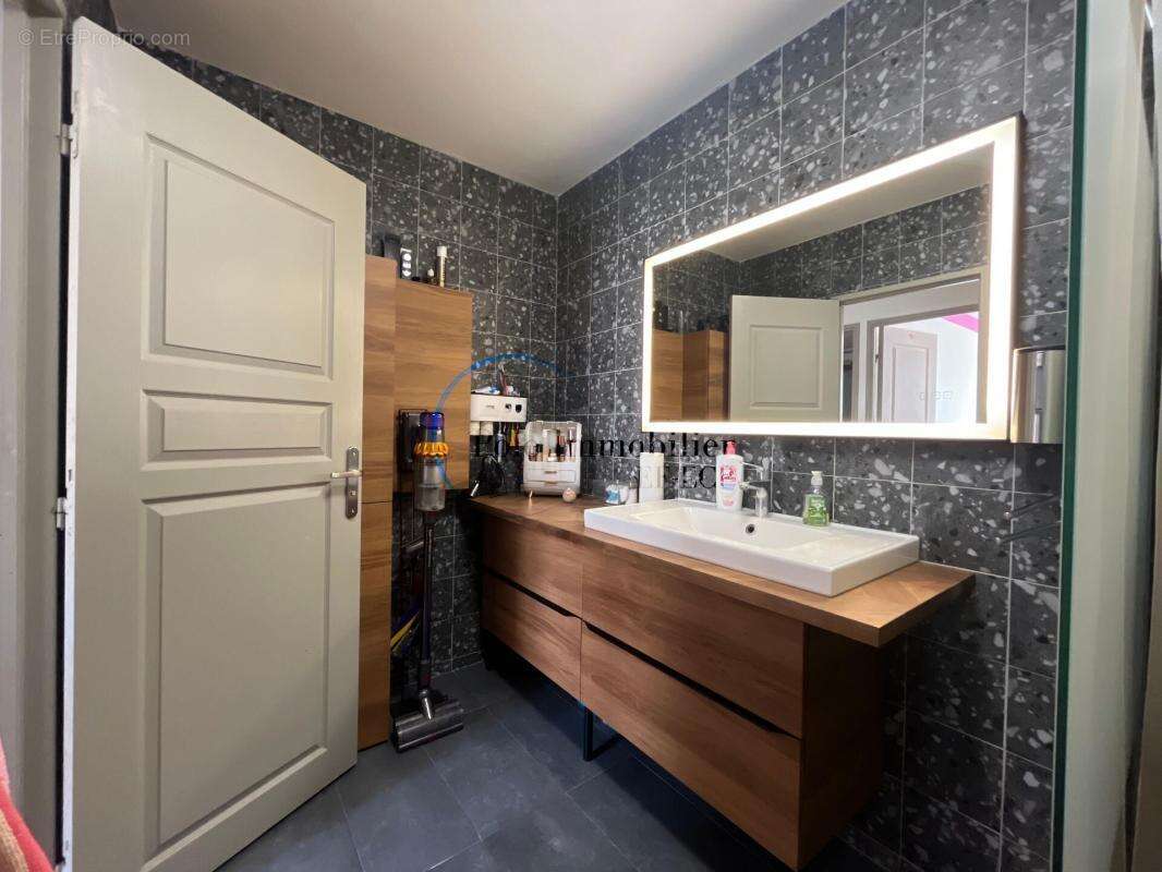 Appartement à MARSEILLE-3E