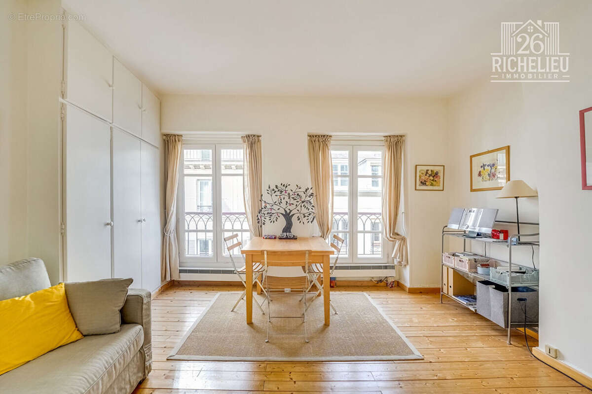 Appartement à PARIS-2E