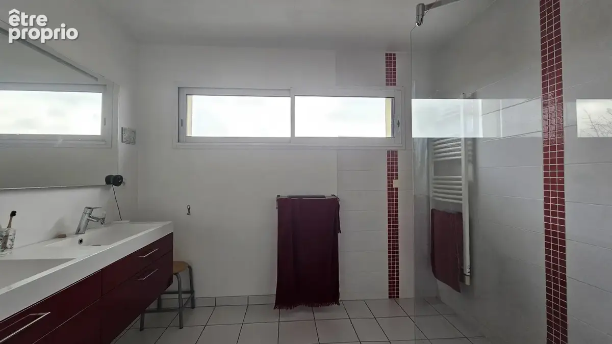 Belles prestations pour cette maison (150 m2) sur terrain de 563 m2 clos. - photo 11