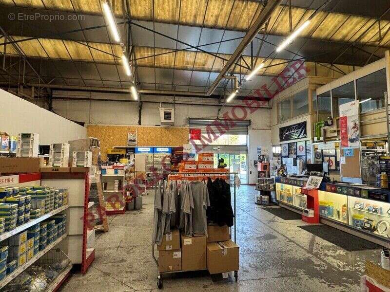 Photo 7 - Commerce à LAVAL