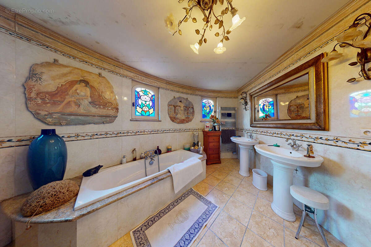Belle Propriété atypique 207m² piscine Saint-Cyprien- 66750 - photo 12