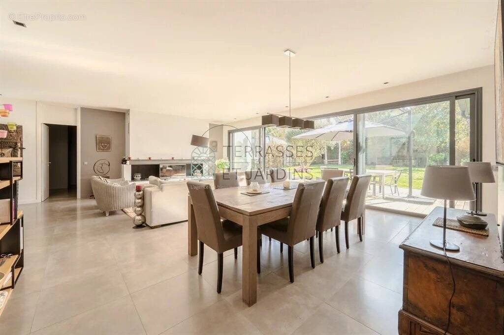 Maison à LA CELLE-SAINT-CLOUD