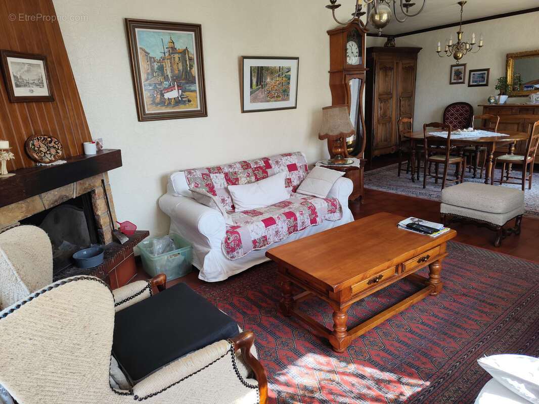 Maison à SAINT-GENIS-LES-OLLIERES