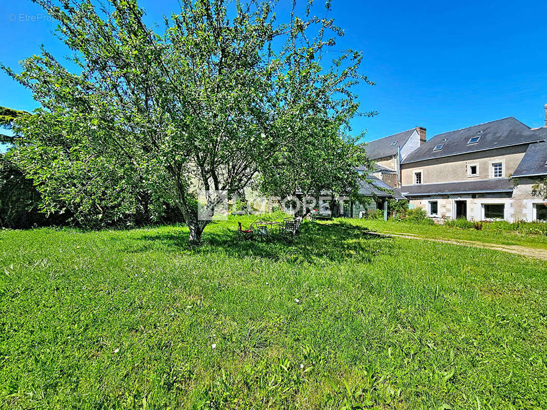 Demeure de caractère aux grands volumes sur la commune de Feneu - photo 15