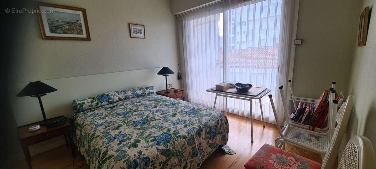 Dpt Charente Maritime (17), à vendre ROYAN appartement T3 avec garage, 100 m de la plage - photo 4