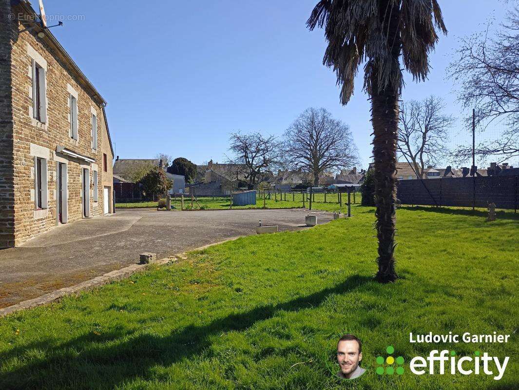 Maison à SAINT-HILAIRE-DU-HARCOUET