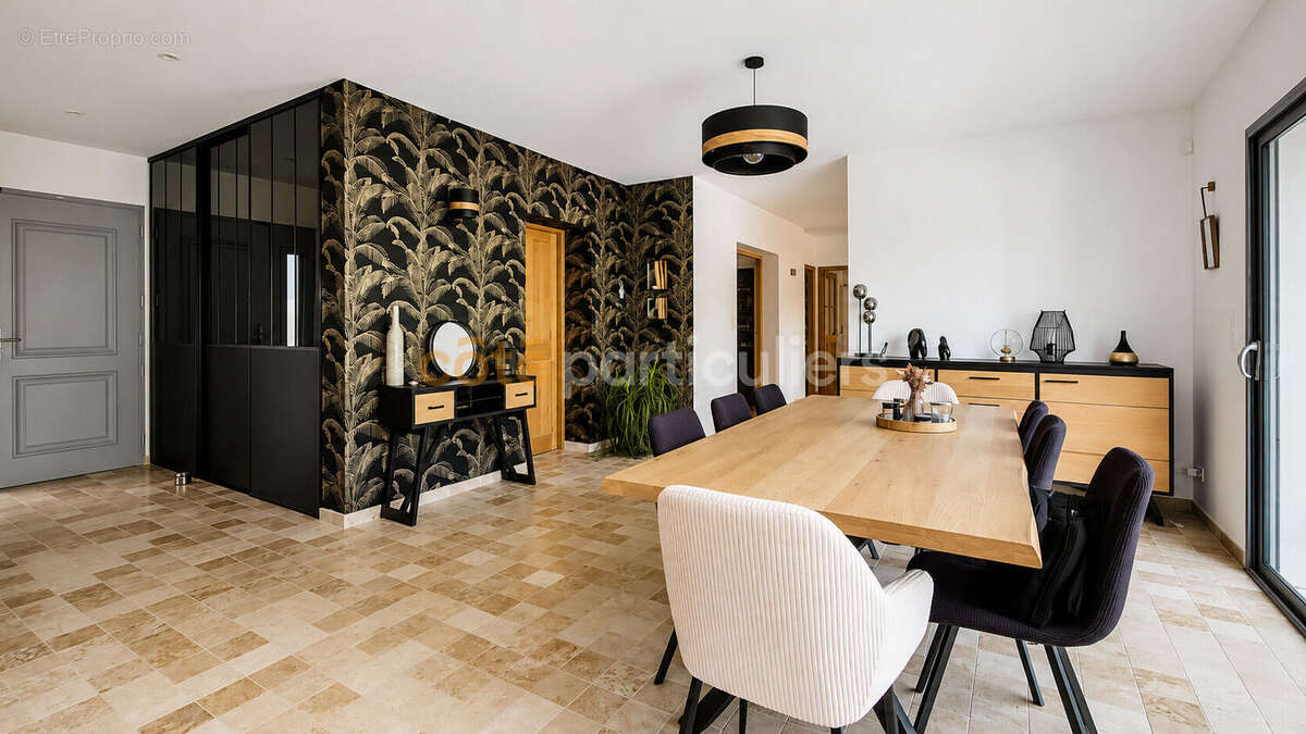 La roche-sur-yon -- maison 9 pieces -- 245 m2 -- jardin -- double garage -- grange - photo 4