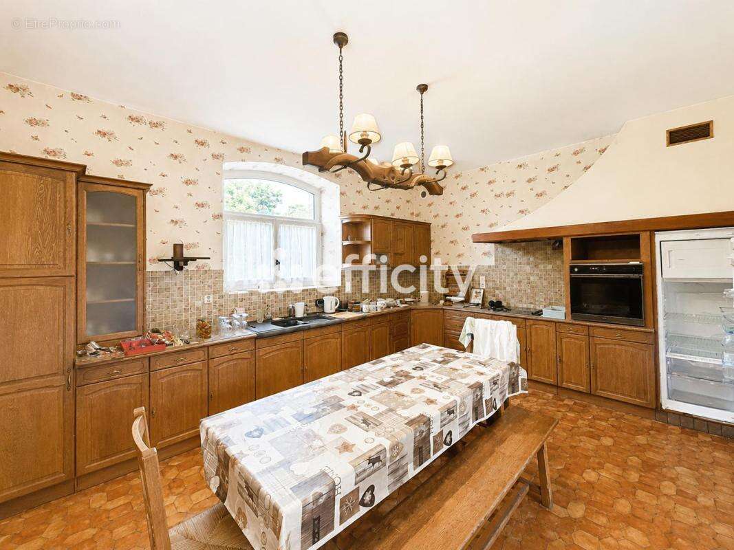 Maison 166 m² à Saint-Denis-D'authou  - photo 10