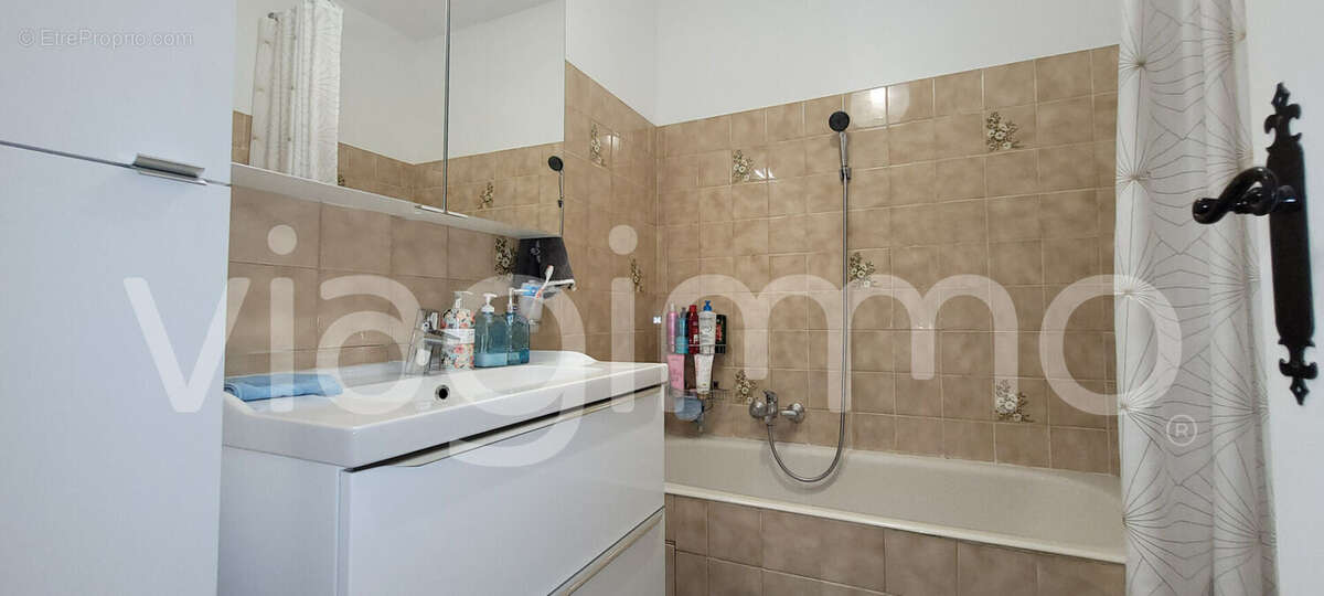 Appartement à VALLAURIS