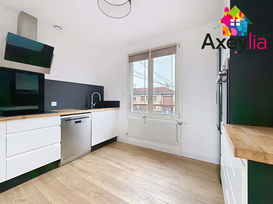 A vendre - mably - maison rénovée avec deux chambres, garage et terrain - photo 2