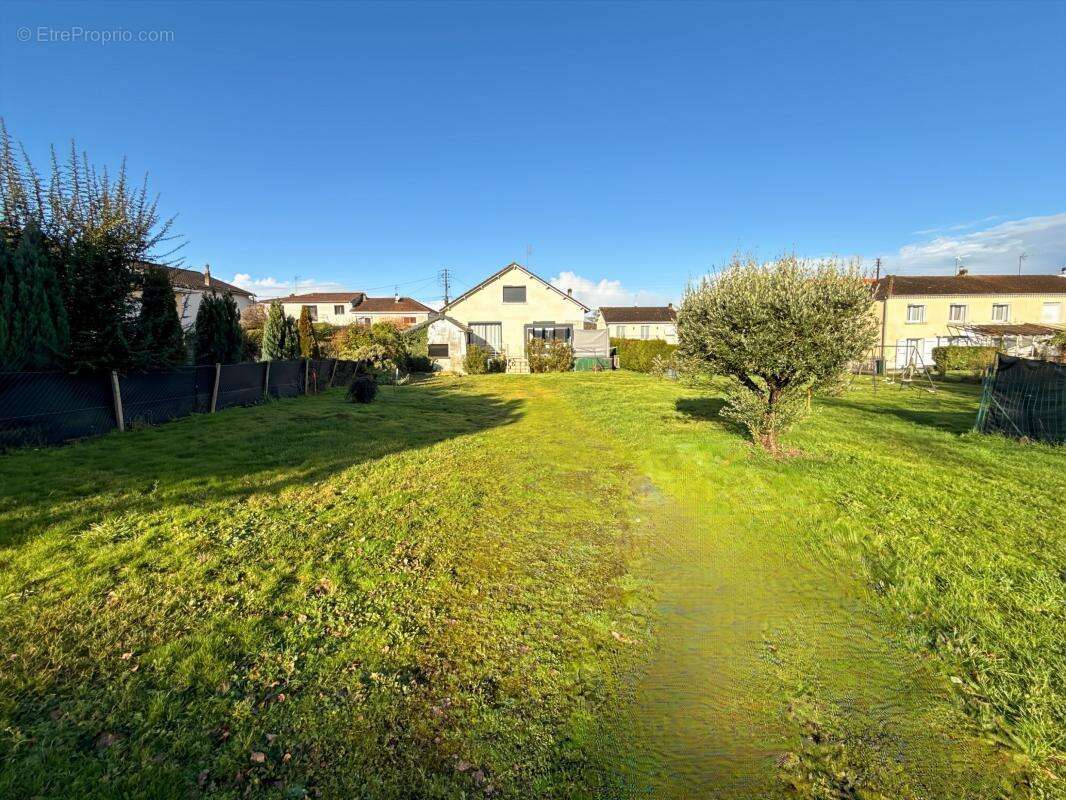 Terrain à COULOUNIEIX-CHAMIERS