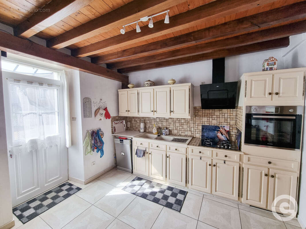 Maison 5 pièces de 117m2 à Etaules avec dépendance - photo 6