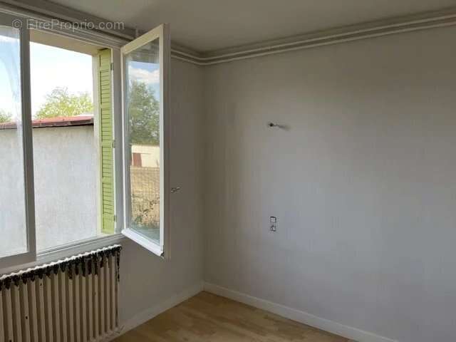 Grande maison et son terrain. Possibilité de 2 logements! - photo 12