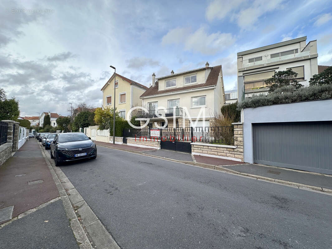 Maison à SURESNES