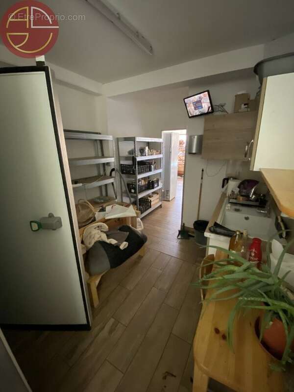 Commerce à LA SALVETAT-SAINT-GILLES