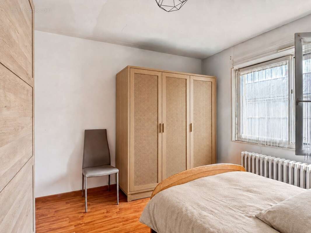 Angers – Maison familiale de 170 m², cinq chambres, Garage et grand jardin sans vis-à-vis - photo 14